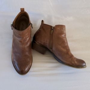 Beautiful distressed Lucky Brand booties, size 7